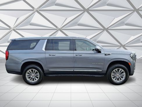 Used 2021 GMC Yukon XL SLT w/ SLT Luxury Plus Package image 12