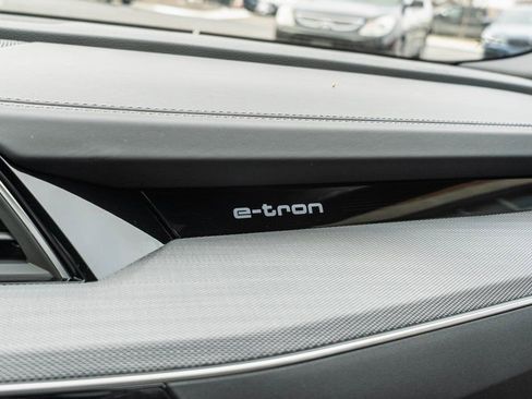 Used 2024 Audi Q8 e-tron Prestige image 23