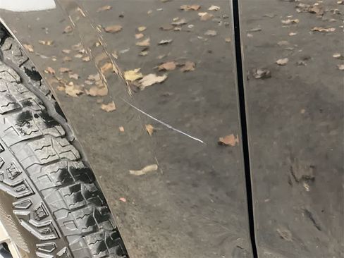 Used 2025 Chevrolet Suburban Z71 image 30