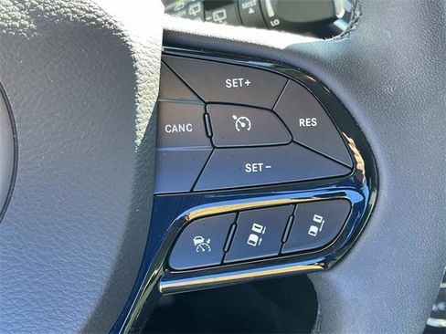 Used 2023 Jeep Cherokee Altitude Lux image 37