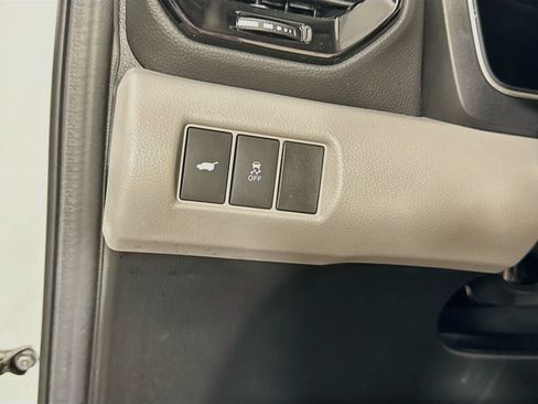 Used 2025 Honda Pilot Touring image 11