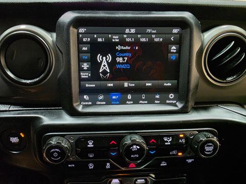 Used 2021 Jeep Gladiator Sport AWD/4WD image 32