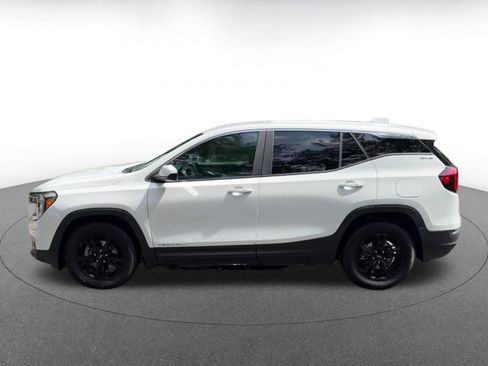 Used 2024 GMC Terrain SLE FWD image 9