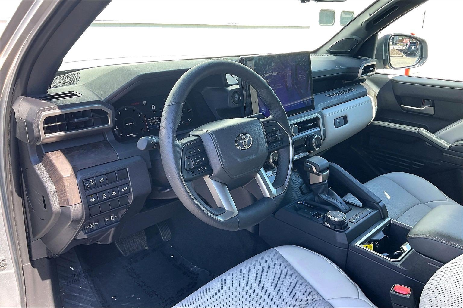 Used 2025 Toyota Tacoma Limited AWD/4WD image 18