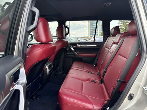 Used 2023 Lexus GX 460 Luxury w/ Accessory Package image 23