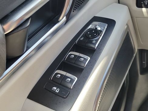 Used 2025 Kia Telluride EX w/ EX Captain's Chair Package AWD/4WD image 22
