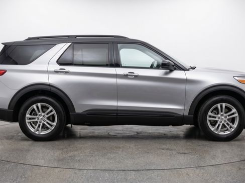 Used 2024 Ford Explorer XLT w/ Equipment Group 202A image 11