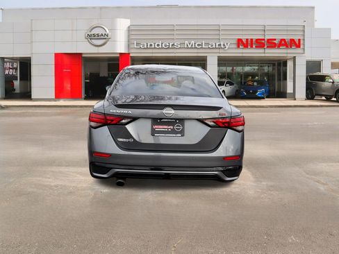 Used 2025 Nissan Sentra SR w/ SR Premium Package image 4