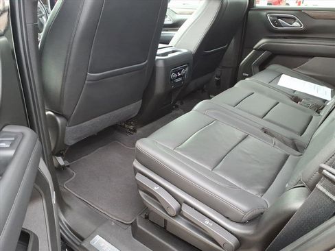 Used 2021 Chevrolet Tahoe Z71 w/ Z71 Signature Package AWD/4WD image 32