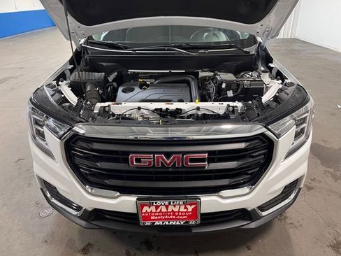 Used 2024 GMC Terrain SLE image 9
