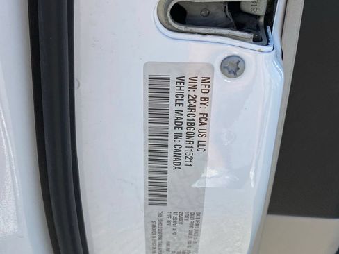 Used 2022 Chrysler Pacifica Touring-L FWD image 12