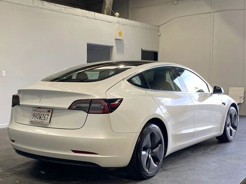 Used 2020 Tesla Model 3 Standard Range Plus image 4