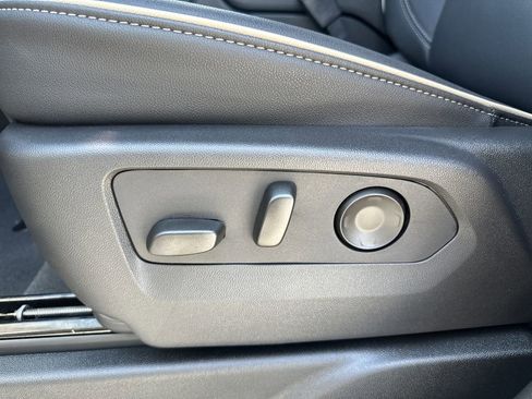 New 2025 Chevrolet Suburban Premier image 22