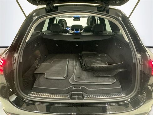 Used 2025 Mercedes-Benz GLC 350e 4MATIC w/ Advanced USB Package image 28