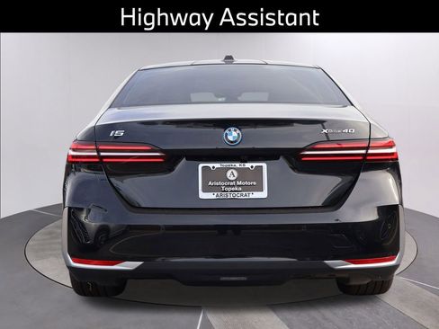 Certified 2025 BMW i5 xDrive40 w/ Premium Package image 8