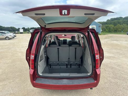 Used 2008 Dodge Grand Caravan SXT FWD image 13
