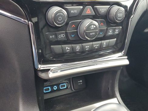 Used 2021 Jeep Grand Cherokee Overland image 20