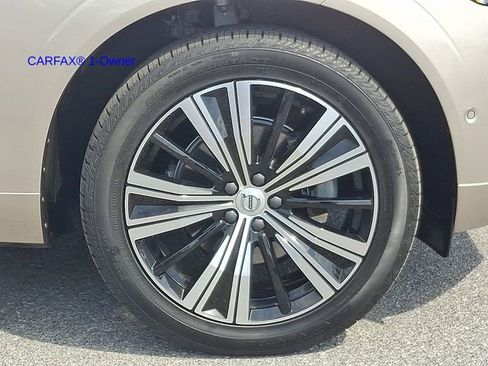 Certified 2023 Volvo XC60 B5 Plus AWD/4WD image 8