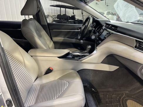 Used 2018 Toyota Camry SE image 12