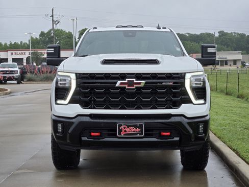 New 2026 Chevrolet Silverado 2500 ZR2 AWD/4WD image 2