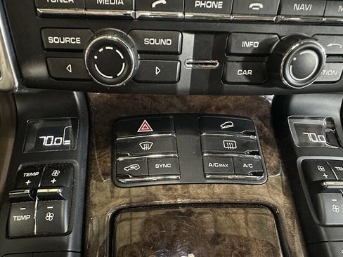 Used 2015 Porsche Cayenne Turbo w/ Premium Plus Package AWD/4WD image 20