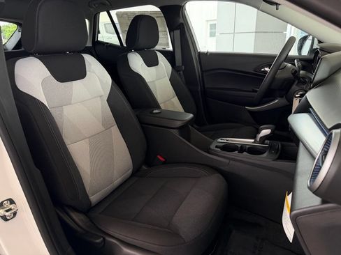 New 2026 Chevrolet Trax LS w/ LS Convenience Package FWD image 17