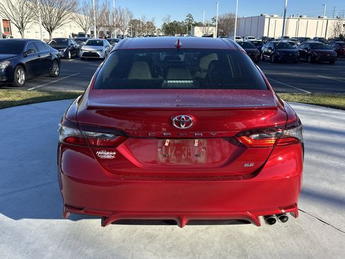 Certified 2022 Toyota Camry SE image 9