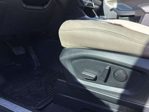 Used 2022 Ford Explorer Limited w/ Limited Technology Package image 11