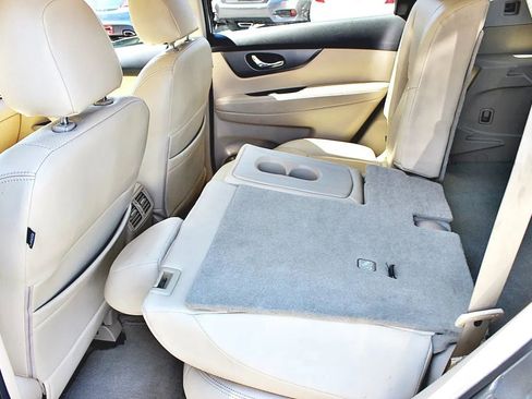 Used 2014 Nissan Rogue SV image 21