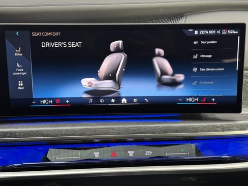 Used 2023 BMW 760i xDrive w/ Executive Package image 28