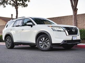 Used 2023 Nissan Pathfinder SV video 2