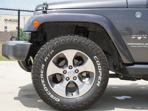 Used 2017 Jeep Wrangler Unlimited Sahara w/ Connectivity Group AWD/4WD image 5