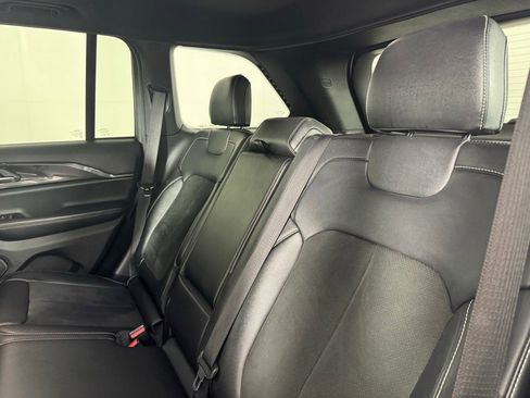 Used 2023 Jeep Grand Cherokee Altitude RWD image 38