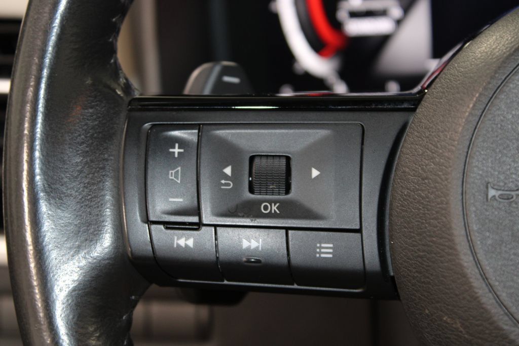 Used 2024 Nissan Rogue SL FWD image 34