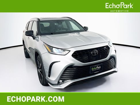 Used 2021 Toyota Highlander XSE AWD/4WD image 1