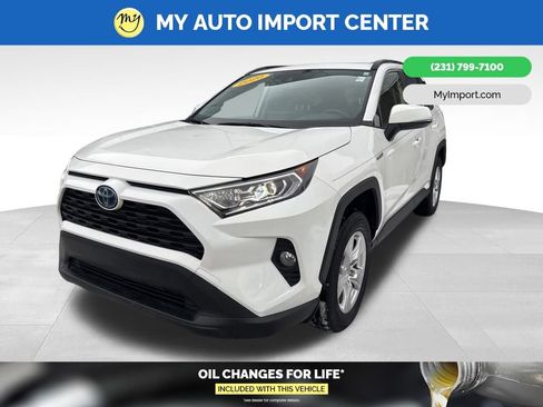 Used 2020 Toyota RAV4 XLE image 3