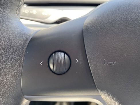 Used 2021 Tesla Model Y Long Range AWD/4WD image 18