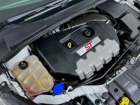 Used 2017 Ford Focus ST w/ Equipment Group 401A FWD image 26