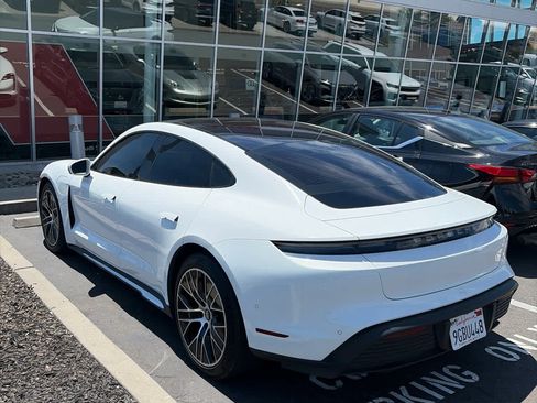 Used 2023 Porsche Taycan RWD image 4