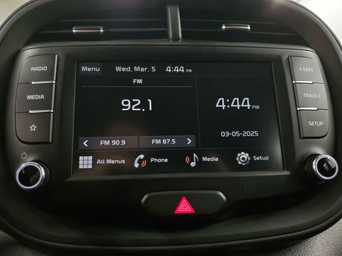 Used 2024 Kia Soul LX w/ Option Group 015 FWD image 17