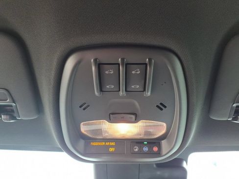 Used 2025 Buick Envista Sport Touring w/ Convenience I Package FWD image 22