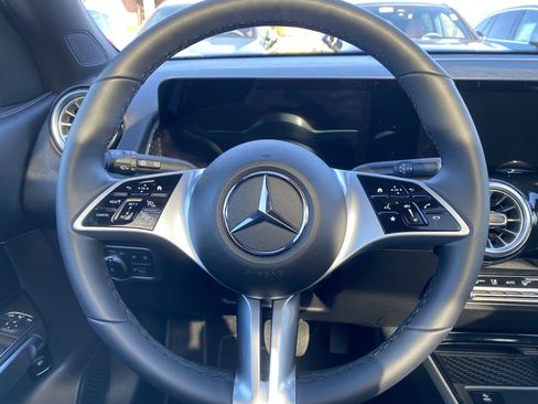 Used 2025 Mercedes-Benz GLB 250 4MATIC image 13