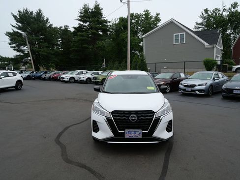 Used 2023 Nissan Kicks S FWD image 3