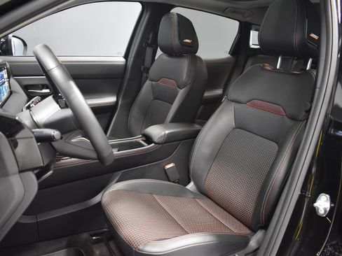 Certified 2025 Nissan Kicks SR w/ SR Premium Package AWD/4WD image 5