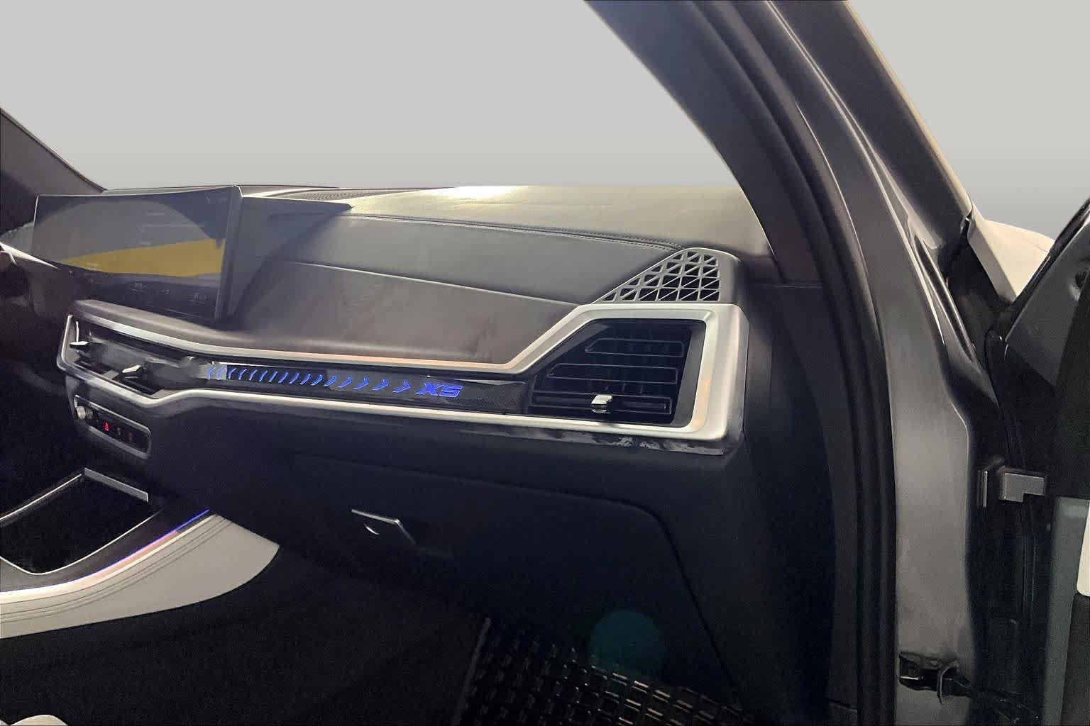 Used 2024 BMW X5 xDrive40i w/ M Sport Package AWD/4WD image 17