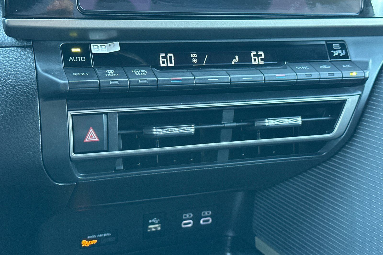 Used 2025 Toyota Camry SE w/ Convenience Package FWD image 18