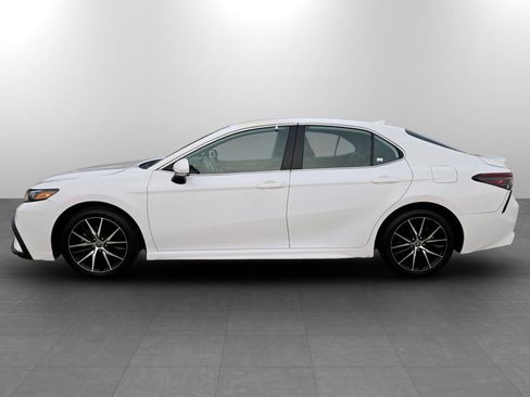 Used 2023 Toyota Camry SE image 10