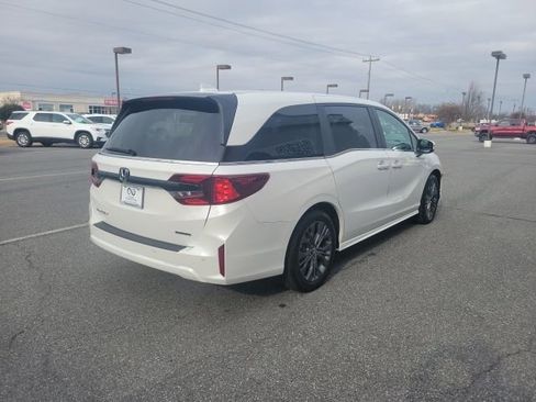 Certified 2025 Honda Odyssey Touring image 5