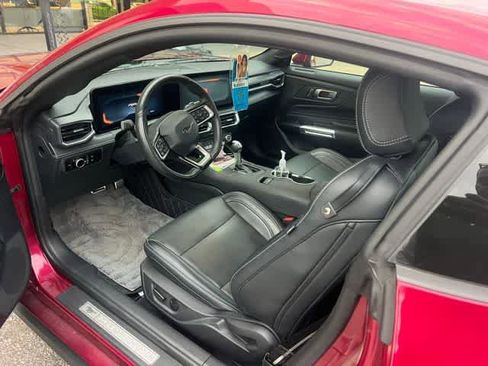 Used 2025 Ford Mustang GT Premium image 3
