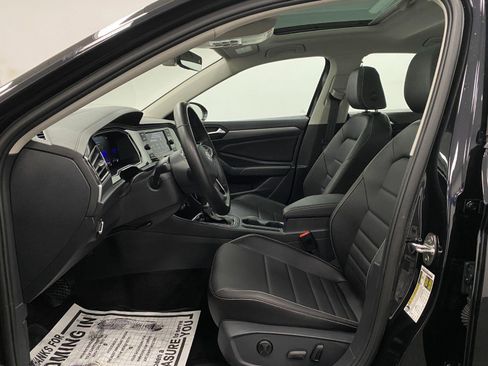 Used 2024 Volkswagen Jetta SE w/ Panoramic Sunroof Package FWD image 27